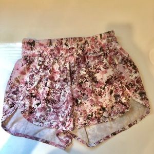Lululemon Shorts Size 6: Like New!